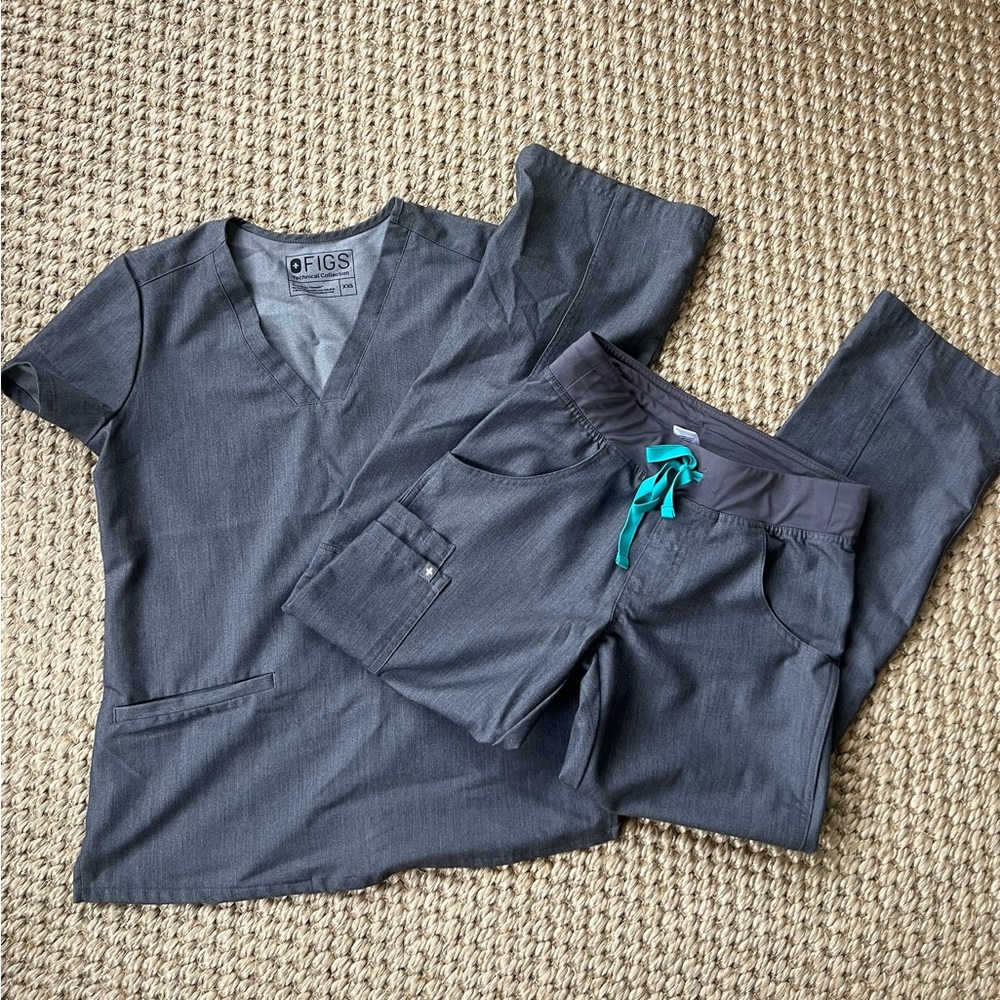 Figs Charcoal Scrub Set